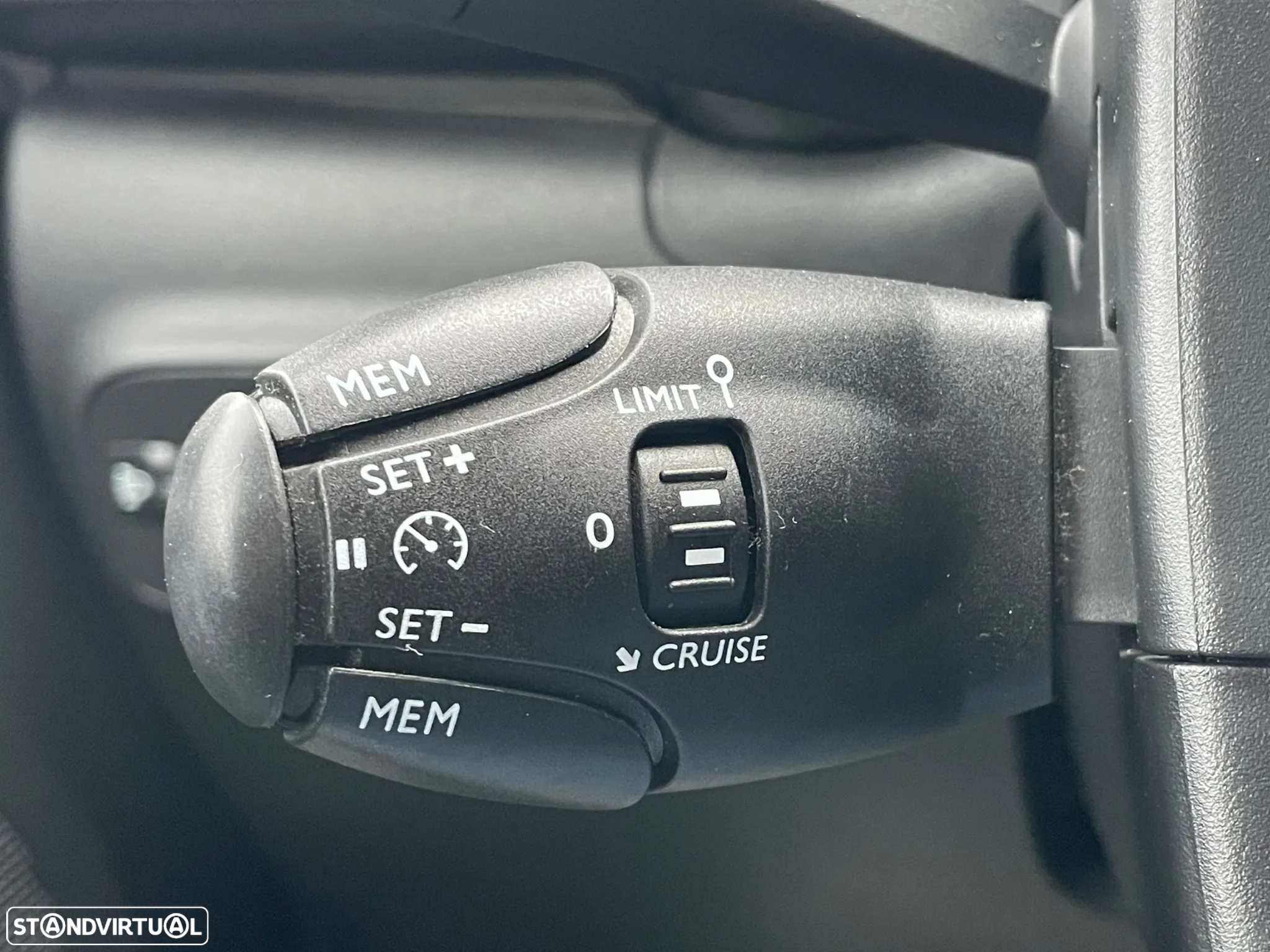 Citroën C3 1.2 PureTech Shine - 24