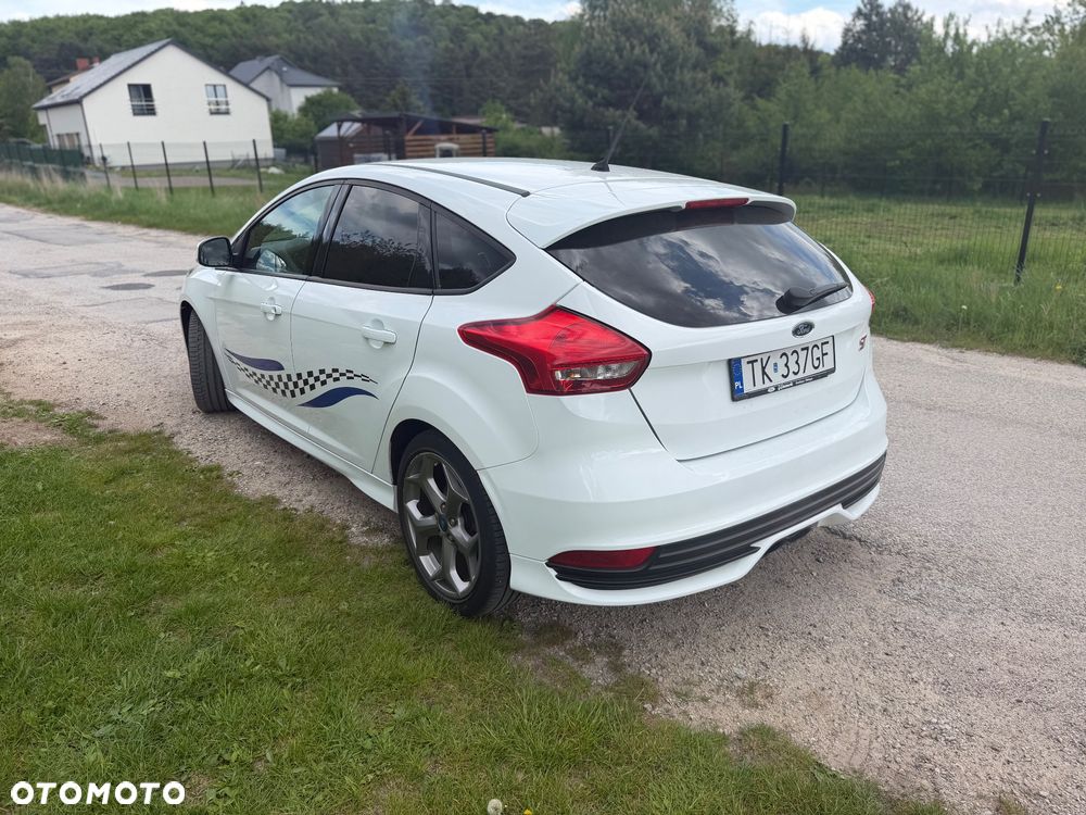 Ford Focus 2.0 EcoBoost ST mit Leder-Sport-Paket - 3