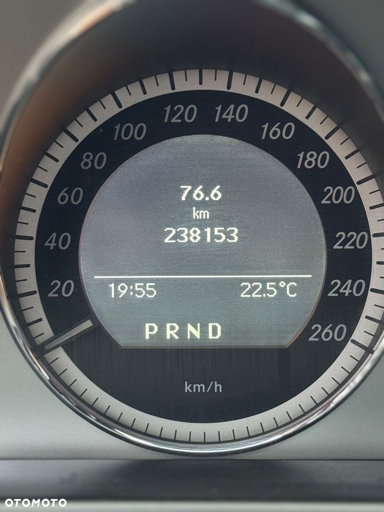 Mercedes-Benz Klasa C 320 CDI Avantgarde 4-Matic - 26
