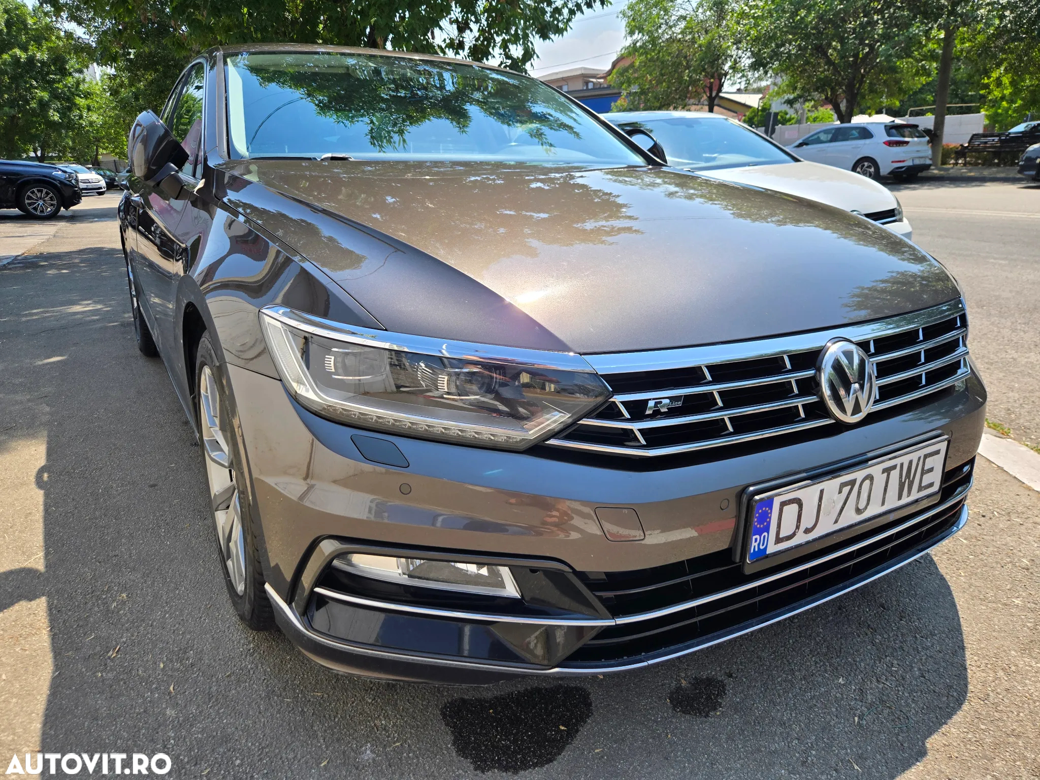 Volkswagen Passat - 12