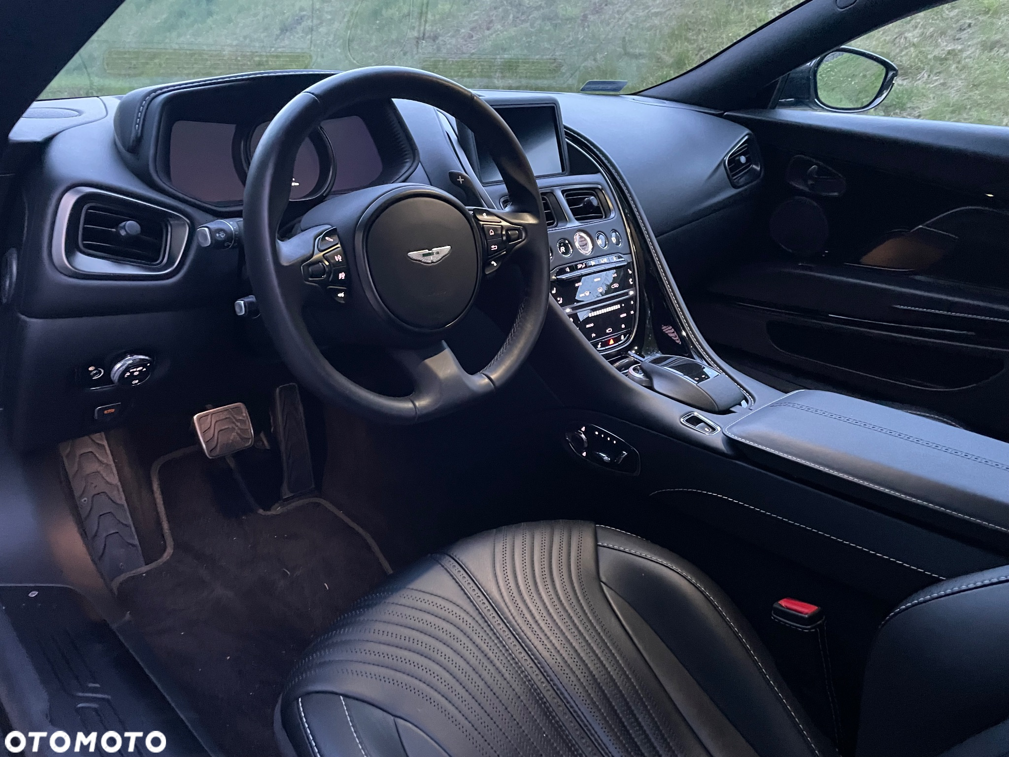 Aston Martin DB11 V8 - 26