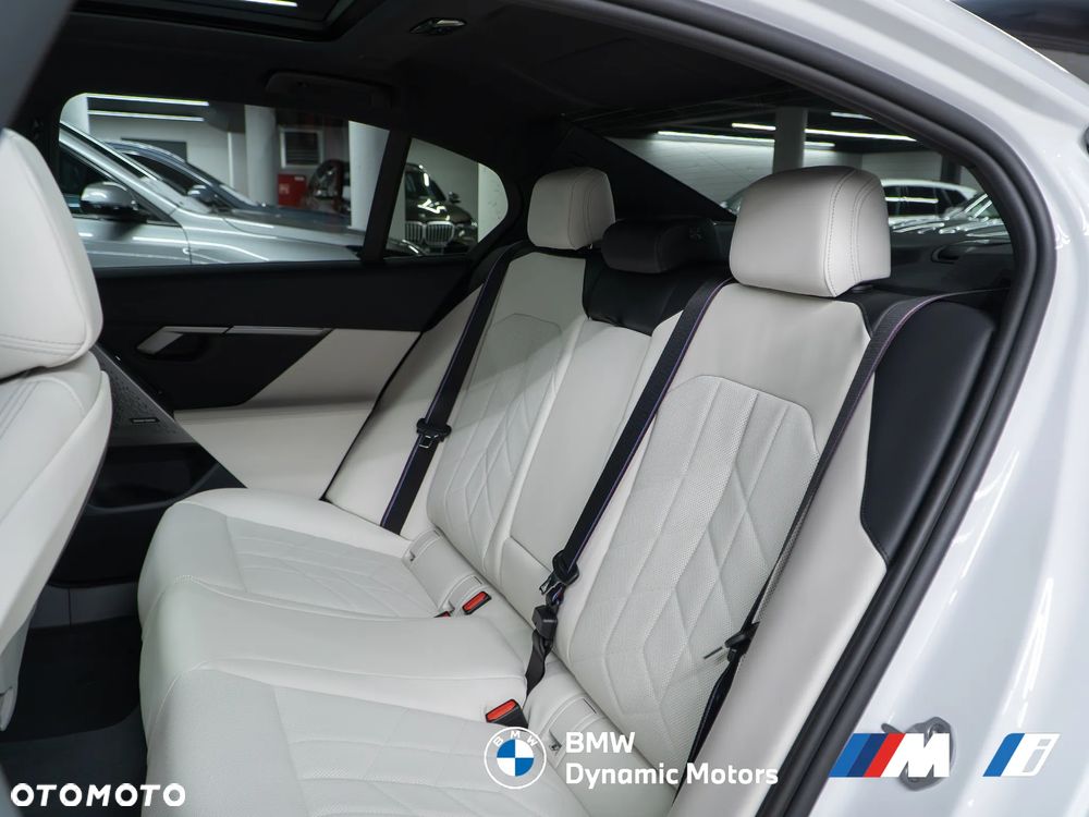 BMW Seria 5 530e xDrive PHEV M Sport - 24
