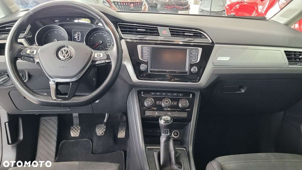 Volkswagen Touran - 26