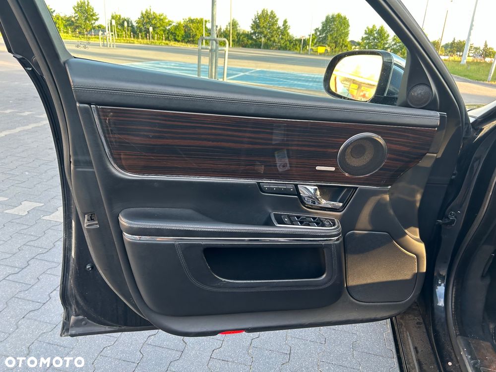 Jaguar XJ 5.0 V8 LWB Portfolio - 29