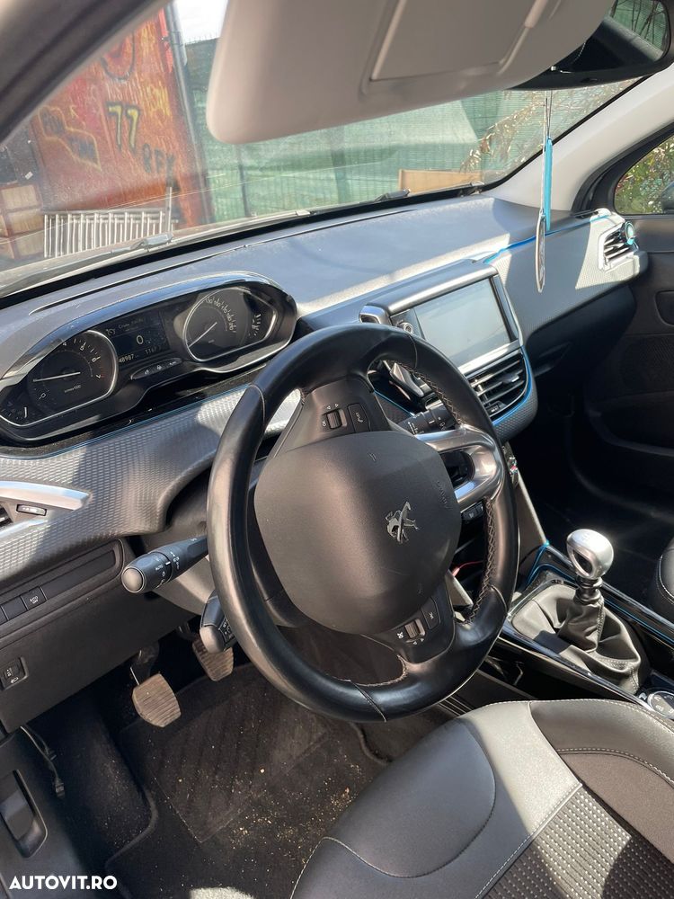 Peugeot 2008 1.2 PureTech Turbo S&S Allure - 10