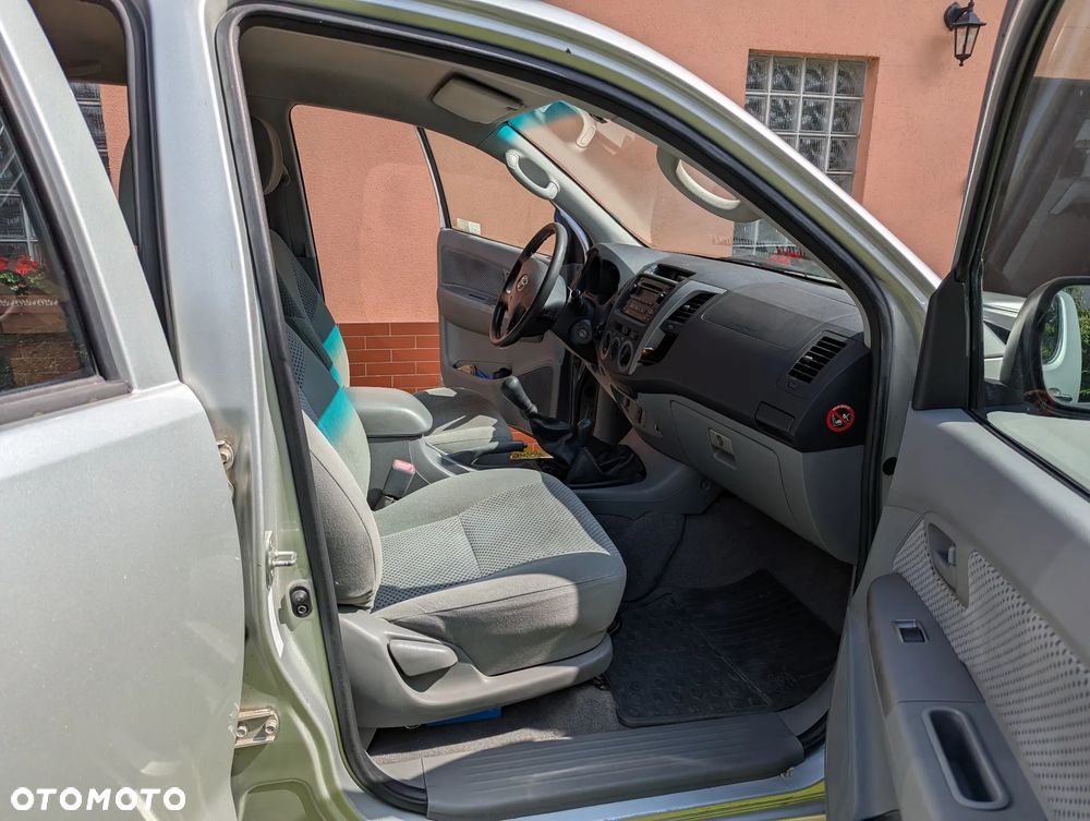 Toyota Hilux 2.5 D-4D SR5 - 10