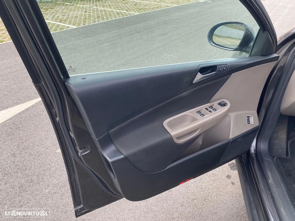 VW Passat Variant 2.0 TDI Highline - 12
