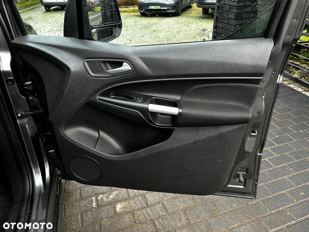 Ford Tourneo Connect Grand - 38