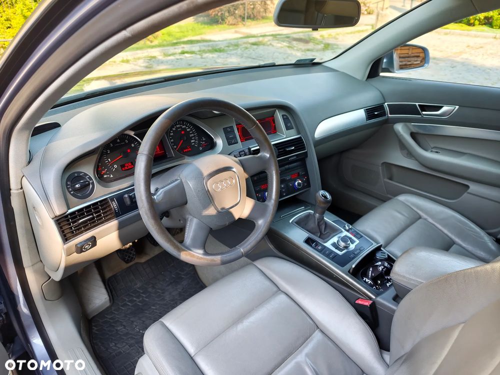 Audi A6 Avant 2.4 - 10