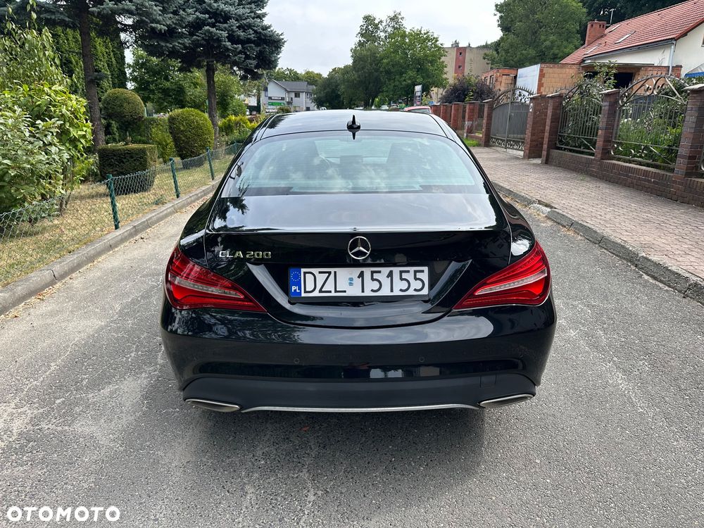 Mercedes-Benz CLA 200 7G-DCT Urban - 13