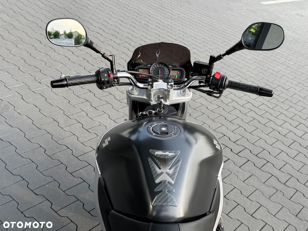Suzuki GSR - 22