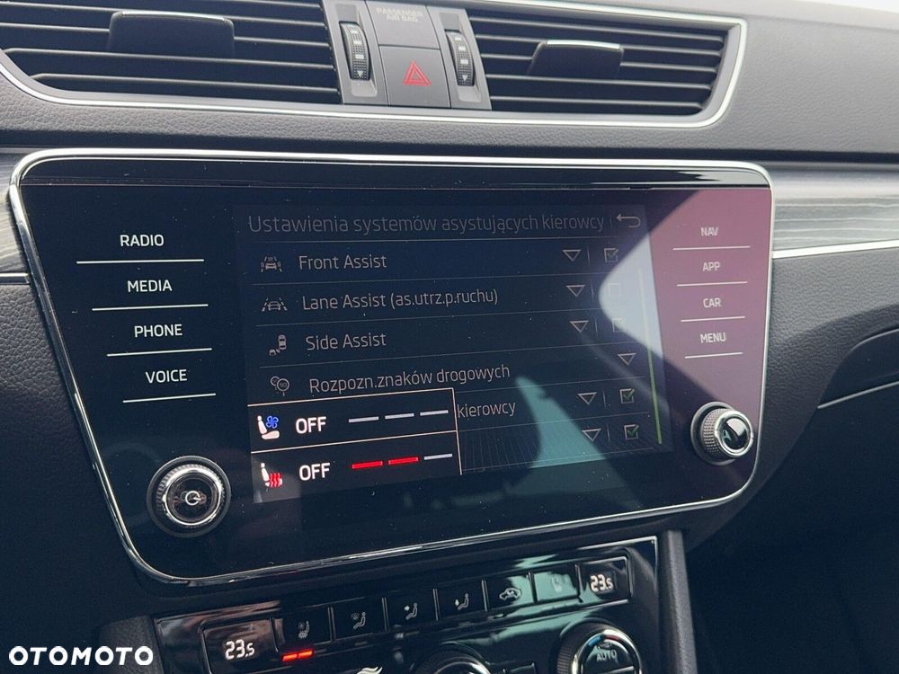 Skoda Superb 2.0 TDI SCR Style DSG - 30