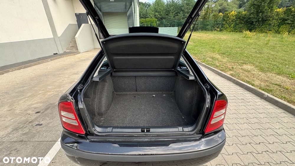 Skoda Octavia 1.6 Tour - 9