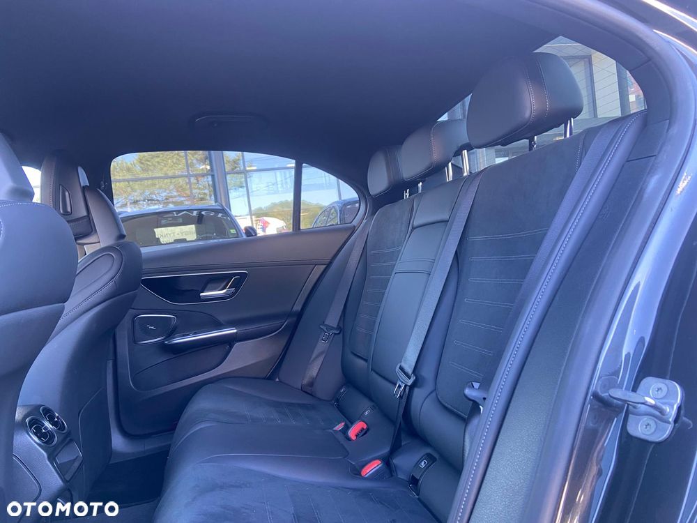 Mercedes-Benz Klasa C 220 d 4Matic 9G-TRONIC AMG Line - 9