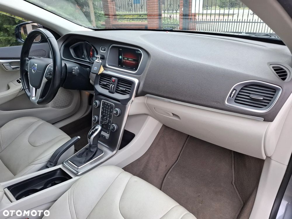 Volvo V40 D4 Geartronic You - 13