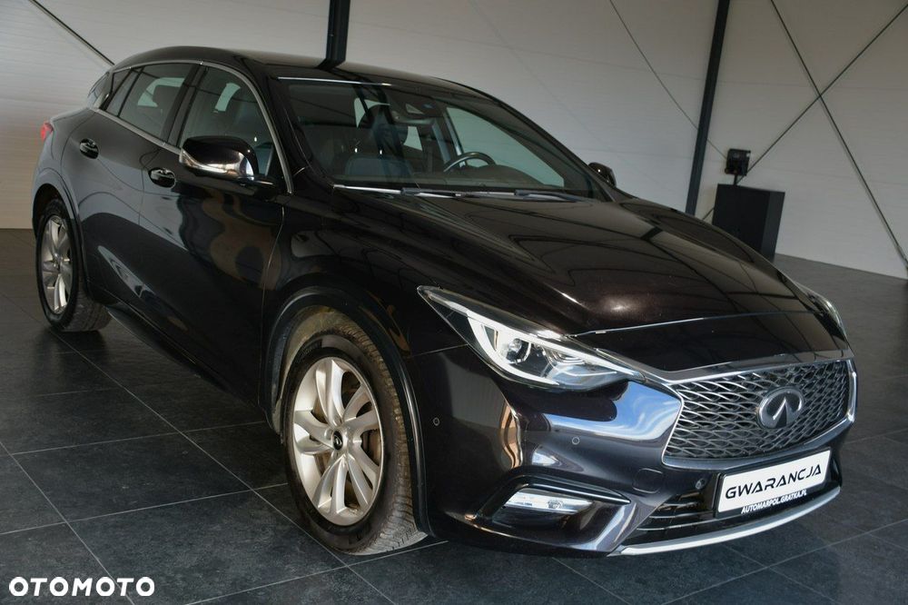 Infiniti Q30 1.6t DCT Premium Tech - 6