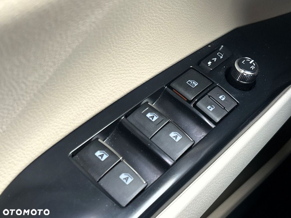 Toyota Camry 2.5 Hybrid Executive CVT - 24