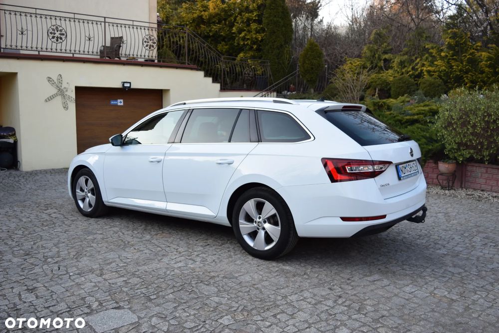 Skoda Superb 2.0 TDI DSG Ambition - 4