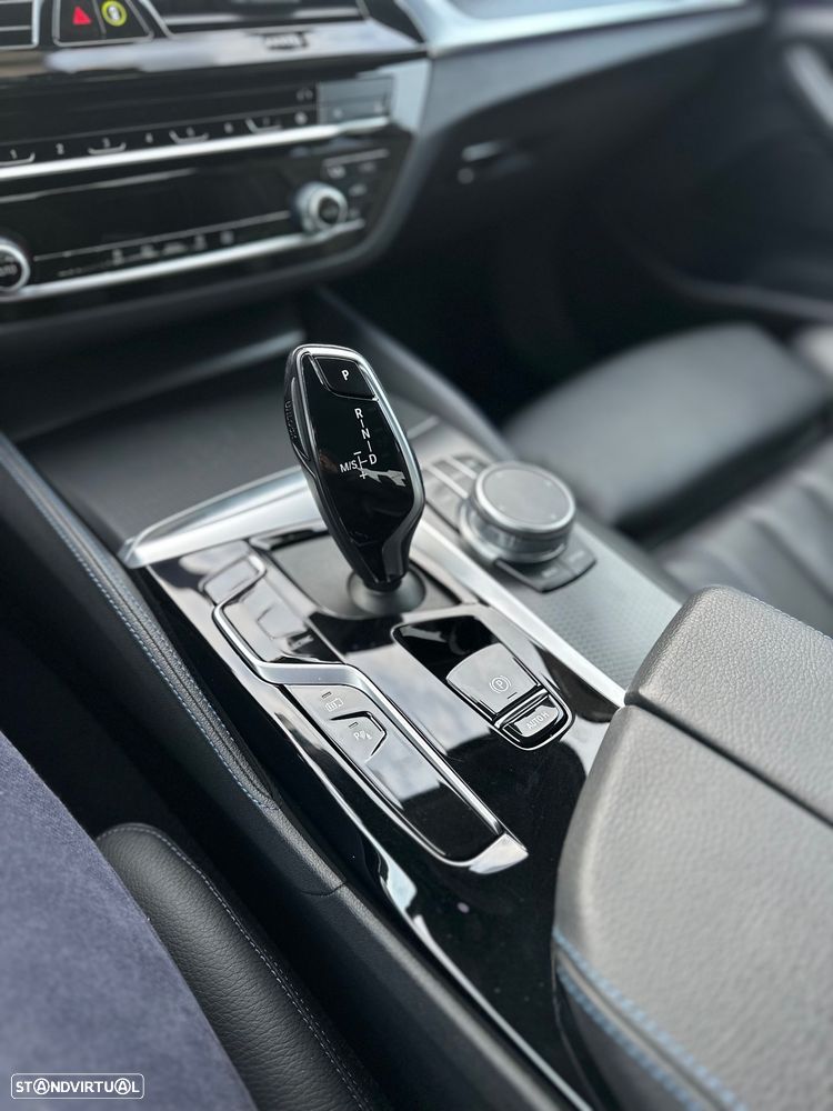 BMW 530 e Pack Desportivo M - 11