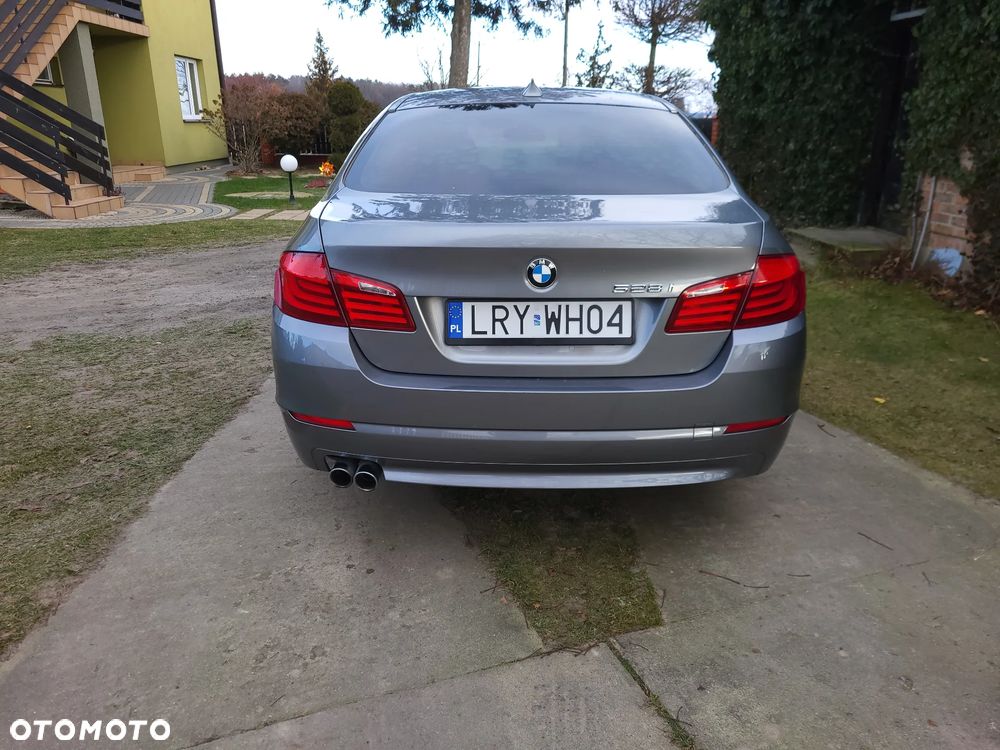 BMW Seria 5 528i - 4