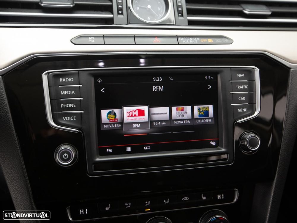 VW Passat Variant 2.0 TDI Confortline DSG - 24