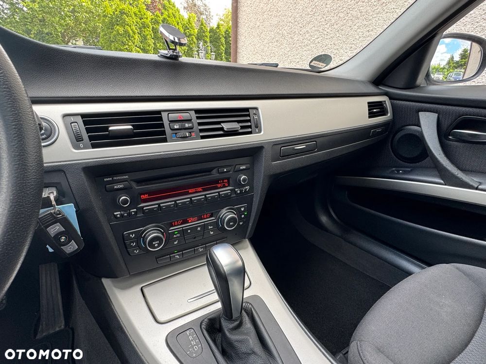 BMW Seria 3 320d xDrive - 11