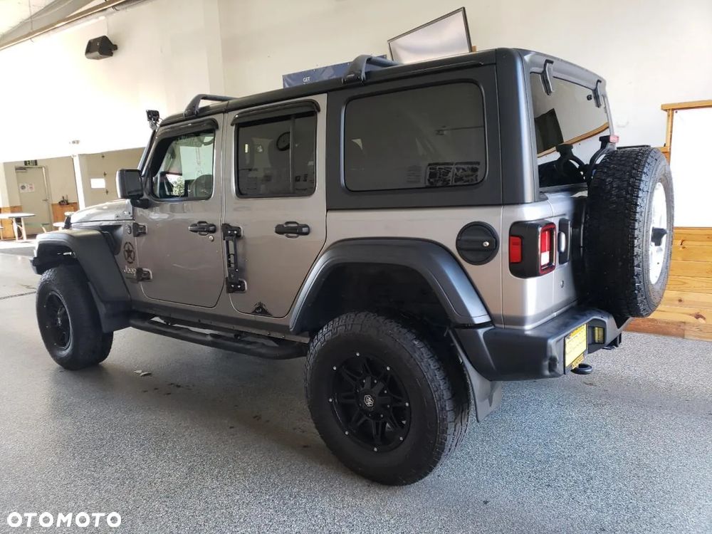 Jeep Wrangler - 2