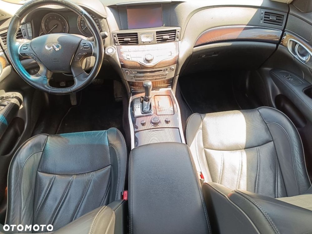 Infiniti Q70 - 30