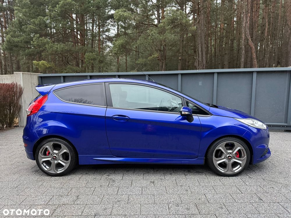 Ford Fiesta 1.6 EcoBoost ST - 11