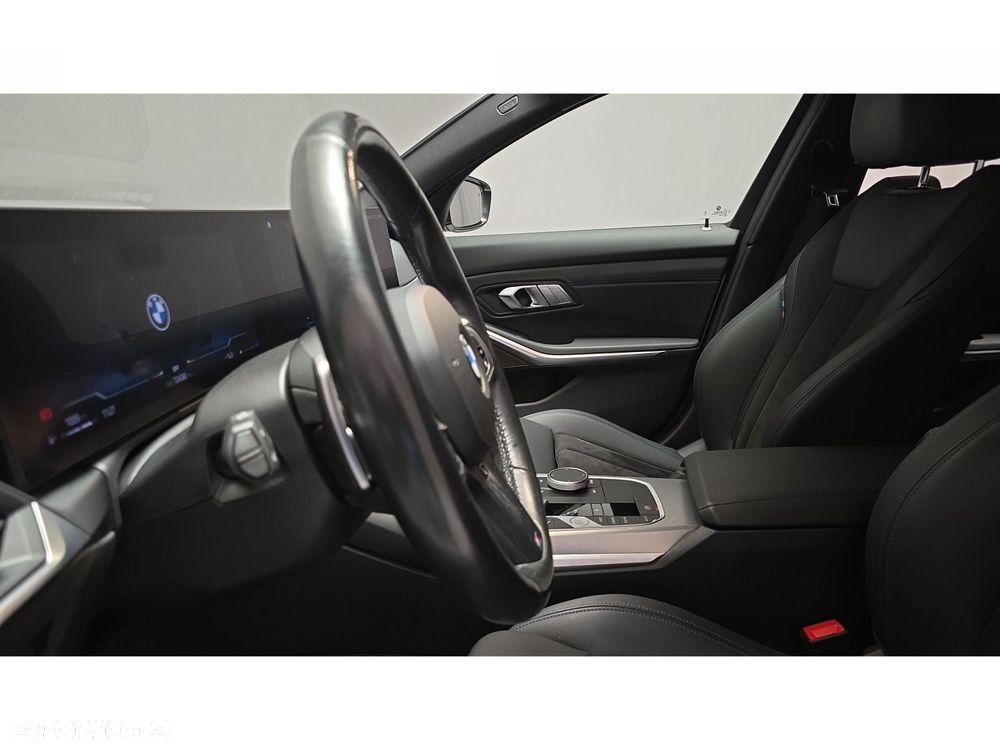 BMW Seria 3 320d xDrive M Sport sport - 27