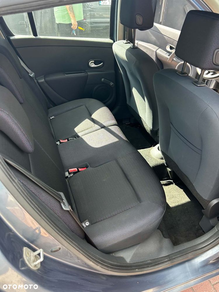 Renault Clio - 12