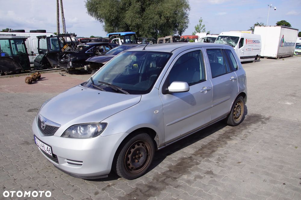 Auto na części - Mazda 2 DY Lift 1.4 CITD 67 KM F6JA 2N1R-7F096-AB 2006R Silnik Skrzynia Drzwi Szyba Lusterko Maska Klapa Lampa Zderzak Deska Kokpit Sterownik Moduł - 3