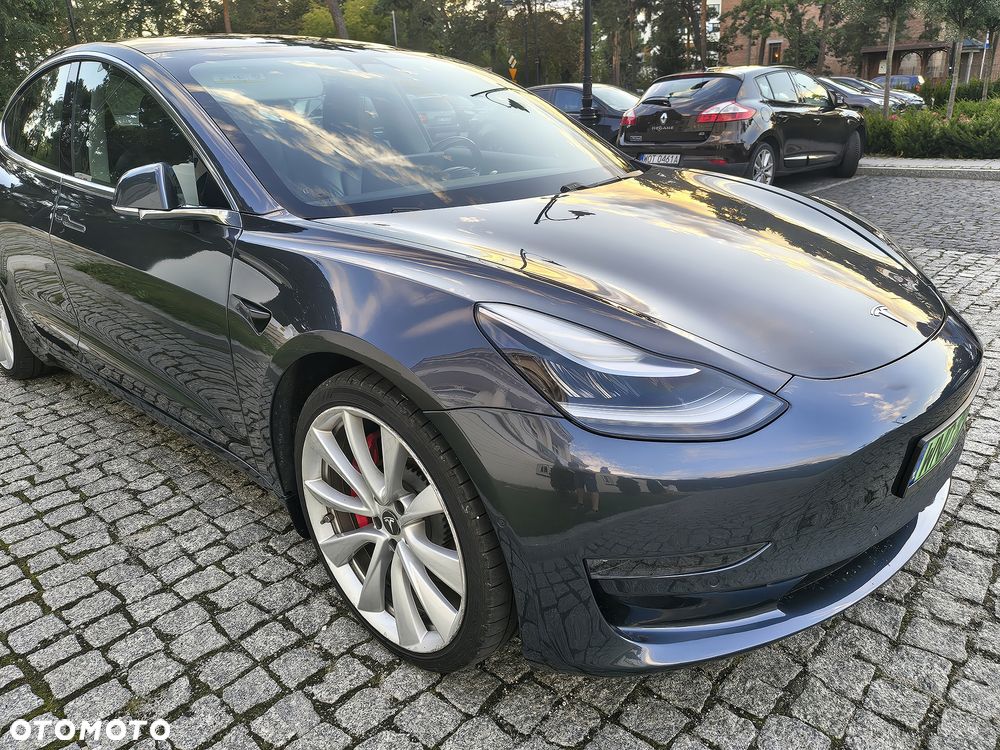 Tesla Model 3 Performance AWD - 18