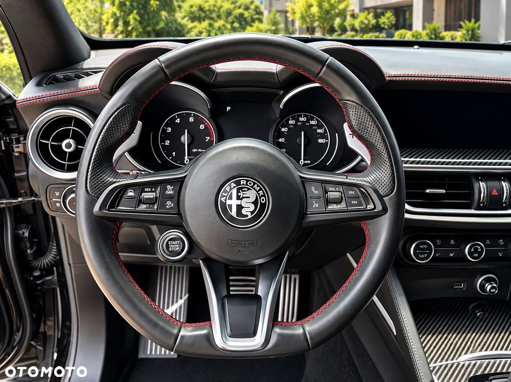 Alfa Romeo Stelvio - 16