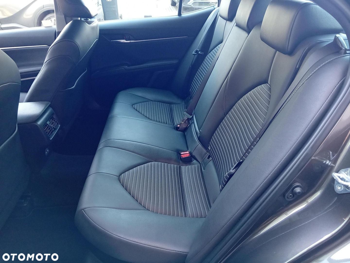 Toyota Camry - 13