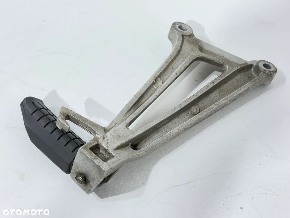 Podnóżek tył P honda CBR 125 JC39    07-11R - 2