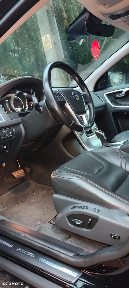Volvo XC 60 D4 AWD Geartronic Summum - 4