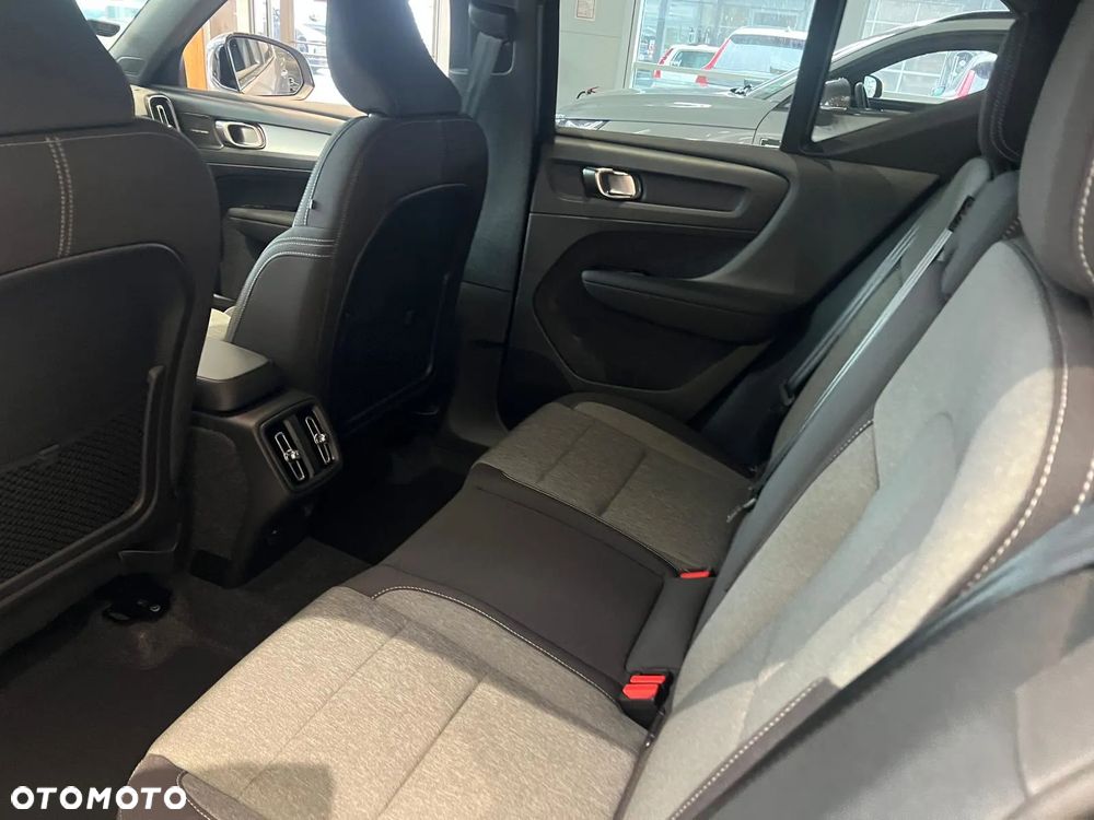 Volvo XC 40 B4 AWD Ultimate Dark - 22
