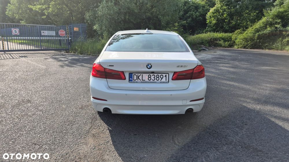 BMW Seria 5 530i GPF xDrive Sport Line sport - 4