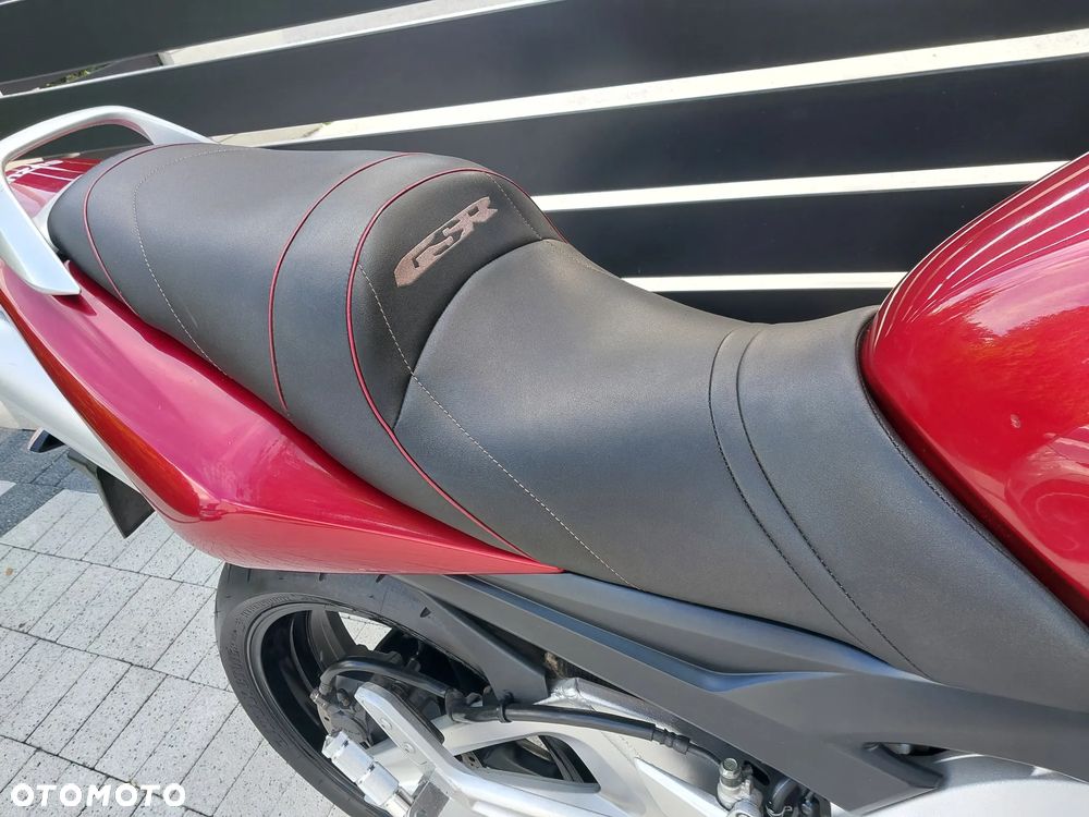 Suzuki GSR - 7
