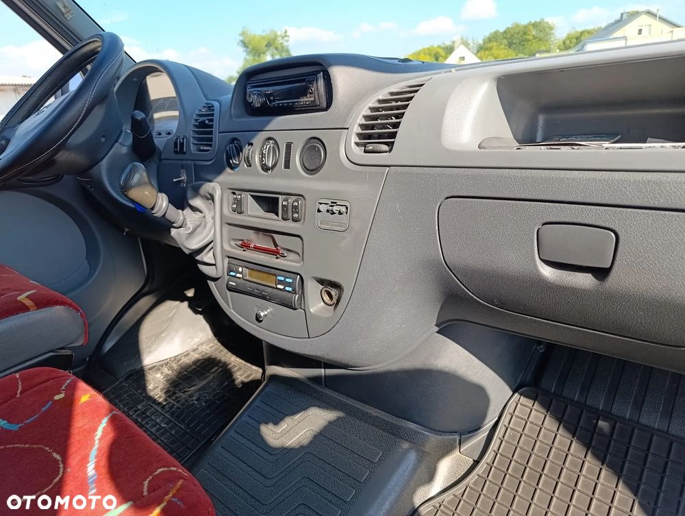 Mercedes-Benz Sprinter - 10