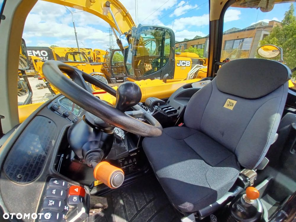 JCB 560-80 Agri Plus - 5
