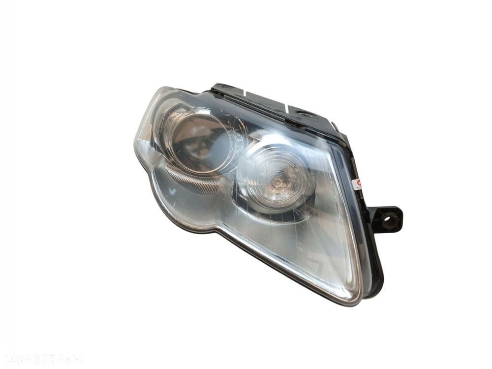 LAMPA PRAWY PRZÓD VOLKSWAGEN PASSAT B6 (2005-2010) 2.0 TDI 140KM - 1