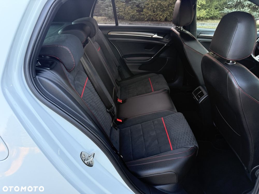 Volkswagen Golf GTI (BlueMotion Technology) DSG Performance - 21