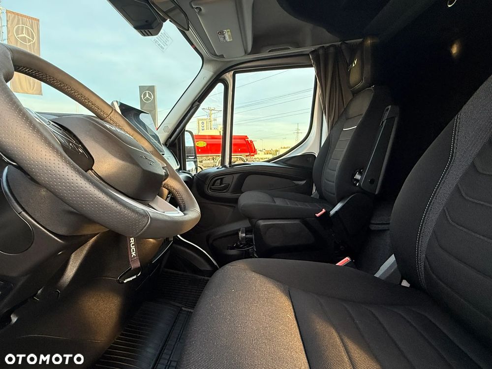 Iveco Daily 70C21A8P Laweta na dwa auta - 35