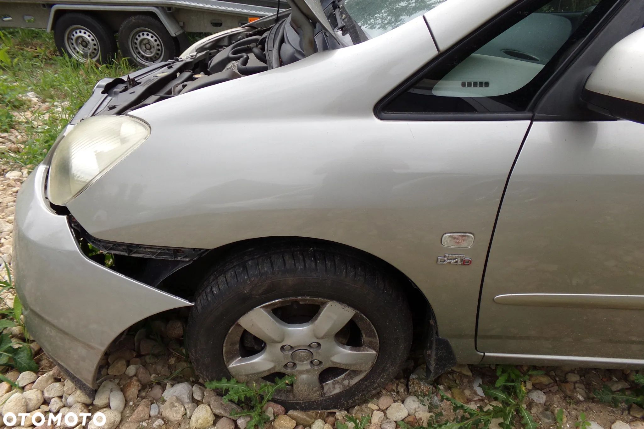 Błotnik lewy przedni 1D9 Toyota Corolla Verso E12 - 1