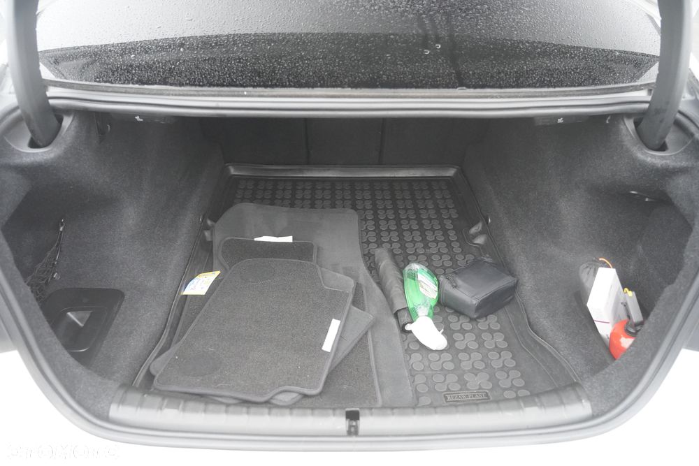 BMW Seria 5 520d Sport - 16