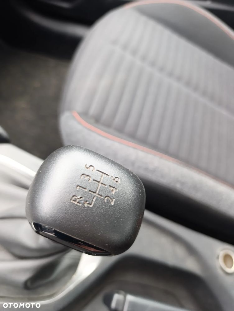 Peugeot 208 - 11
