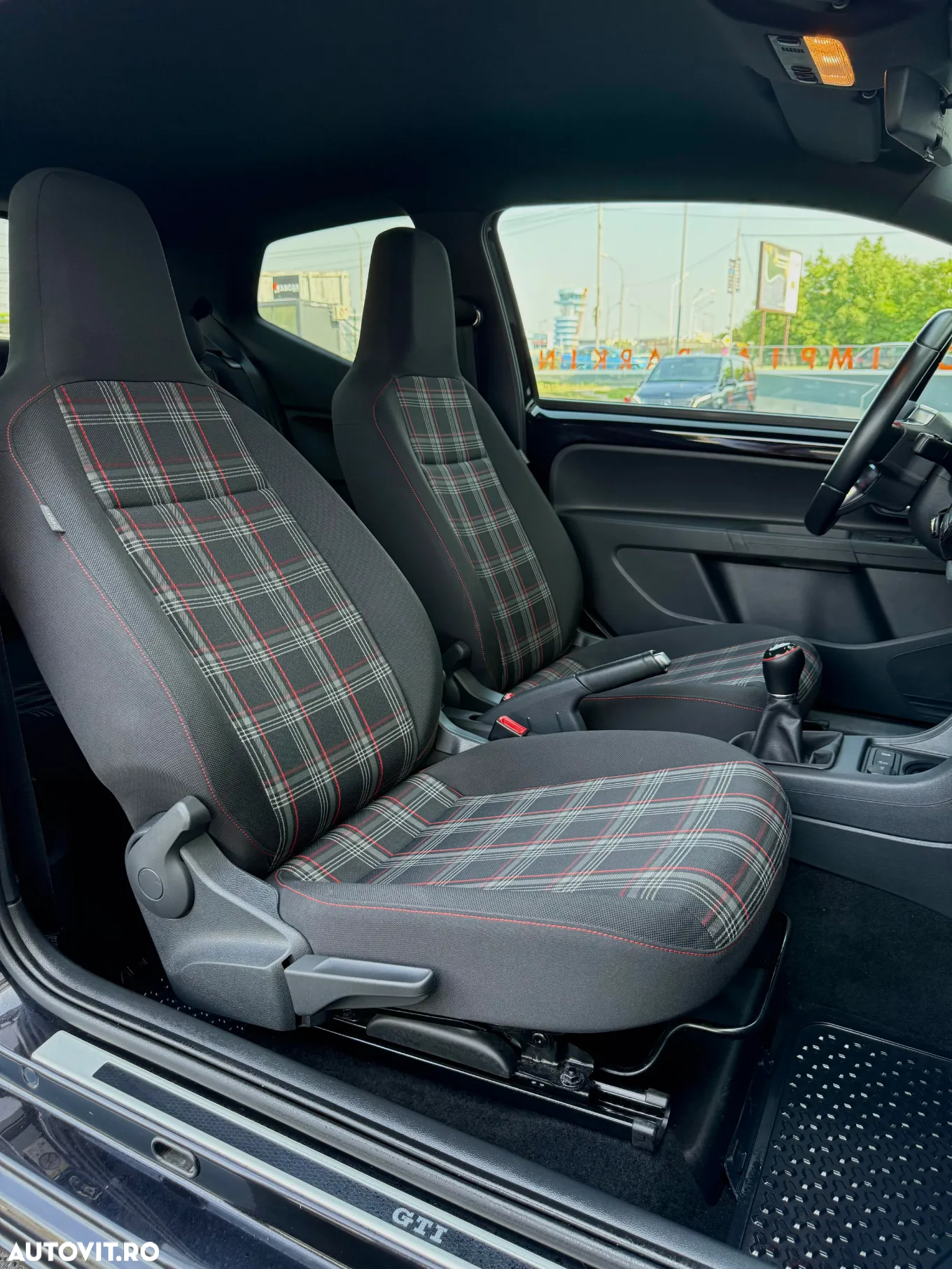 Volkswagen up! GTI - 14