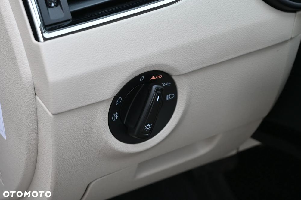 Skoda Octavia 1.8 TSI DSG L&K - 28